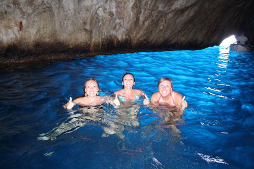 Ghé thăm hang động có dòng nước xanh phát sáng - 4