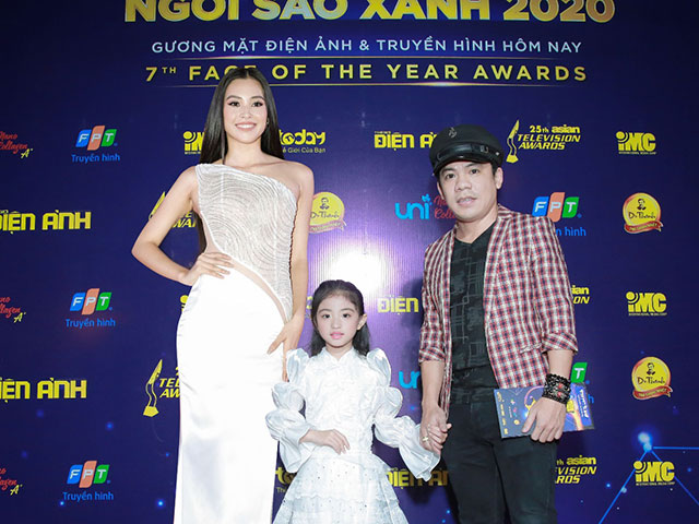 NTK Tạ Linh Nhân, Suri Nguyễn rạng rỡ tại lễ trao giải Ngôi sao xanh