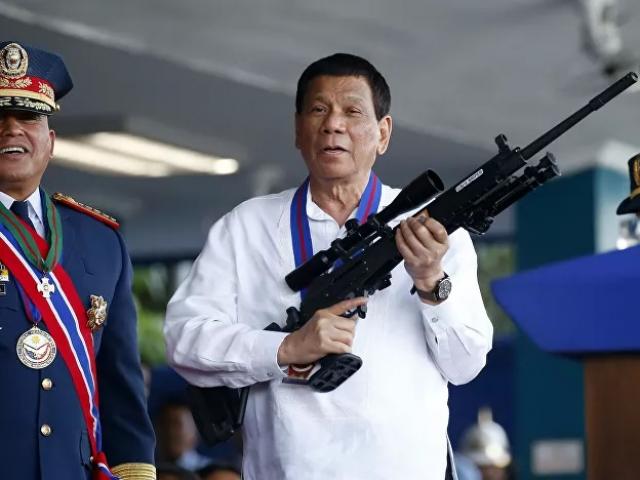 Ông Duterte nói "cứng" với Mỹ, ca ngợi TQ