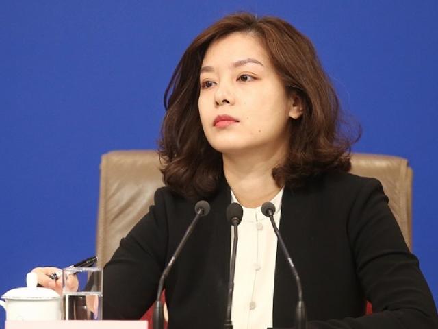 Nhan sắc xinh đẹp của nữ phiên dịch viên tham gia hội đàm Mỹ-Trung gây sốt mạng