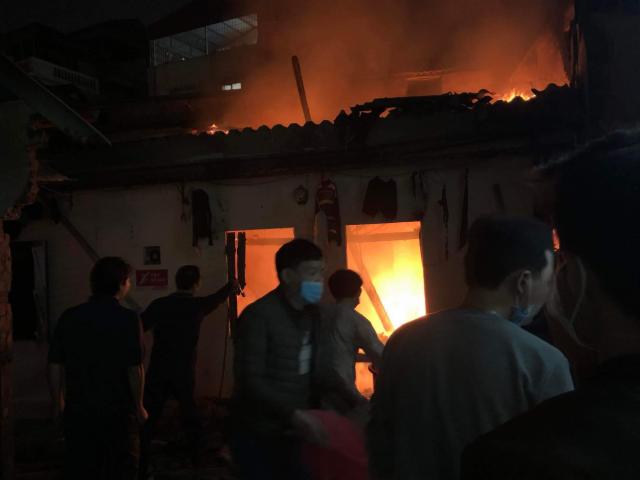 Tin tức 24h qua: Nổ bình gas, 3 người đang ăn uống trong phòng trọ ở Hà Nội thiệt mạng