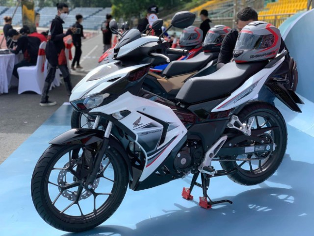 Giá Sơn Xe Honda Winner 150 Tại TPHCM Giá Tốt BH 2 Năm