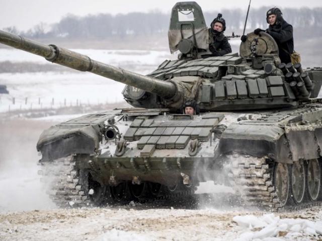 Nga đưa 3 trung đoàn xe tăng tiến sát biên giới Ukraine, cách Kiev chỉ 250km