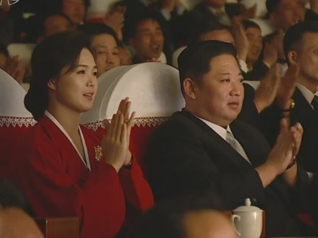 NÓNG nhất tuần: Vợ nhà lãnh đạo Triều Tiên Kim Jong Un rạng rỡ tái xuất sau 5 tháng