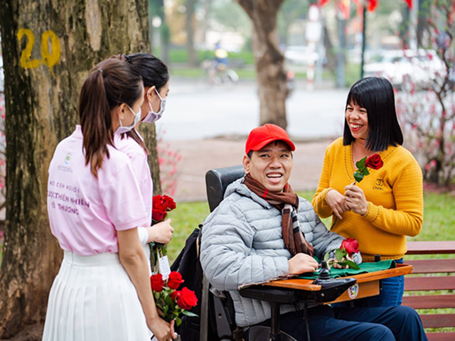 Ấn tượng màn tỏ tình với 99.999 bông hồng tại Hà Nội vào ngày Valentine 2022