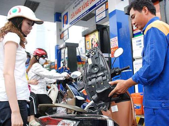 Giá xăng dầu tại Việt Nam tăng lên mức cao nhất 8 năm qua: Mỗi lít xăng cõng bao nhiêu thuế?