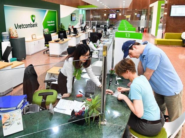 Vietcombank bị kêu trời vì phí SMS Banking đắt đỏ nhưng đây mới là ngân hàng có mức phí cao nhất hiện nay