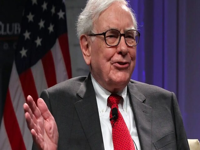 Warren Buffett cảnh báo về việc tích trữ tiền, vàng và Bitcoin khi chiến tranh xảy ra
