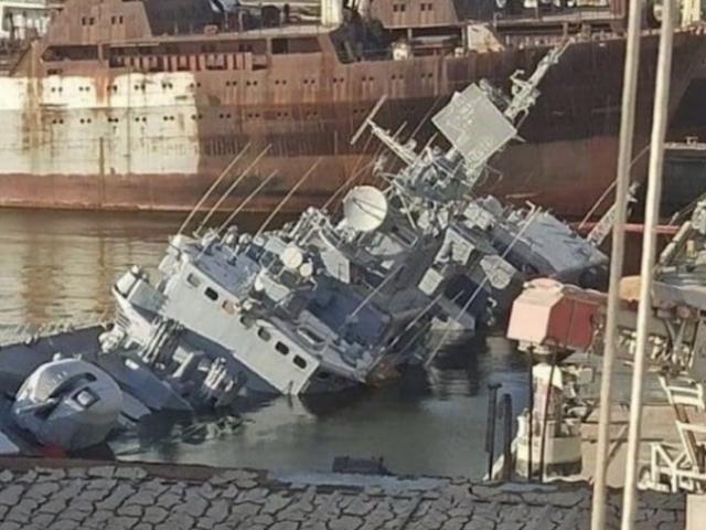 Một tiếng nổ lớn, soái hạm của hải quân Ukraine bị phá hủy