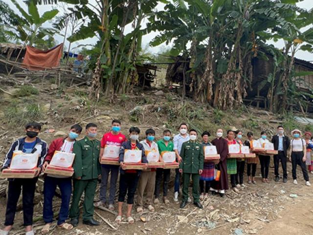 Tập Đoàn Viễn Đông Nga trao quà tới dân nghèo ở Mường Lát, Thanh Hóa
