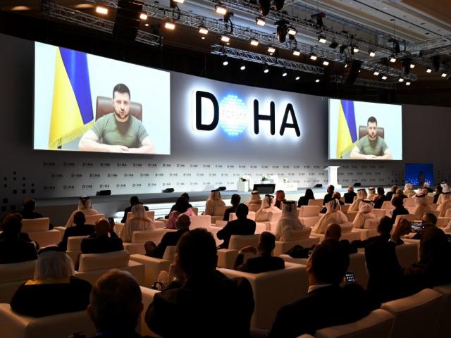 Xuất hiện bất ngờ trong Diễn đàn Doha, ông Zelensky nêu cách chặn &quot;vũ khí&quot; khí đốt của Nga