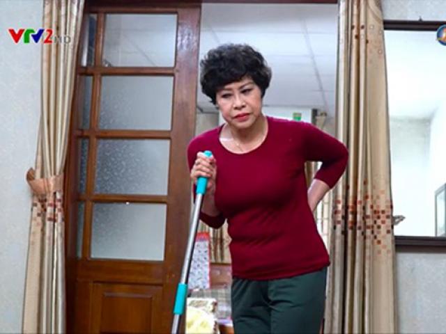 Đau nhức cổ tay, đau buốt lưng không cầm mic nổi, NSƯT Hồng Liên đã dùng cách này