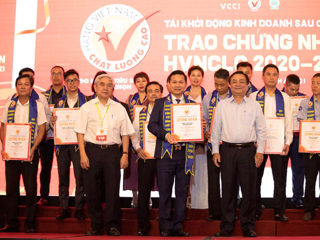 Sao Việt Nam nhận danh hiệu “Hàng Việt Nam chất lượng cao” năm 2020