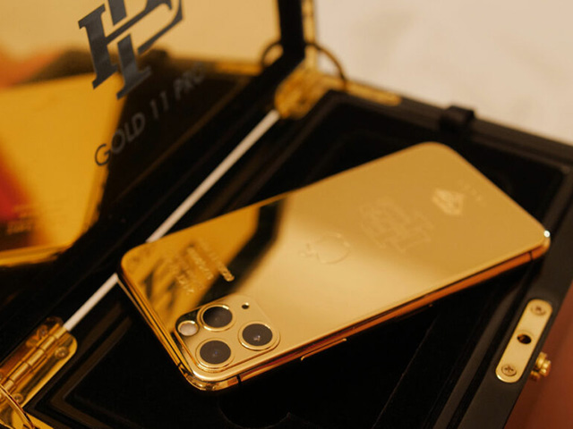 Chiếc iPhone 11 Pro mạ vàng đã cho thấy sự đẳng cấp và sang trọng của mình. Với việc mạ vàng vô cùng tinh tế và đẳng cấp, chiếc điện thoại này sẽ không chỉ là một công cụ liên lạc mà còn là một biểu tượng thời trang. Hãy xem các hình ảnh để cảm nhận rõ hơn về sự hoàn hảo của iPhone 11 Pro mạ vàng.