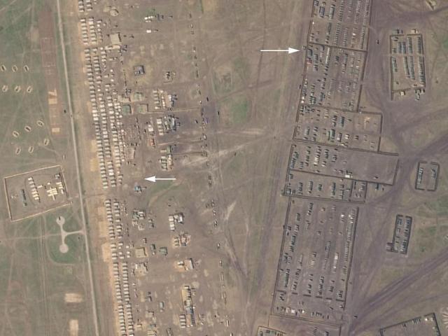 Ảnh vệ tinh hé lộ căn cứ mới của Nga ở Crimea với cả ngàn xe bọc thép