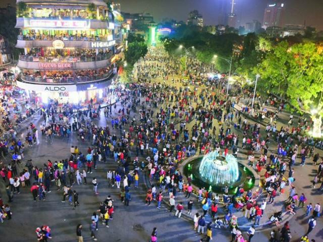 Hà Nội dừng tổ chức lễ hội và phố đi bộ, hạn chế tập trung đông người