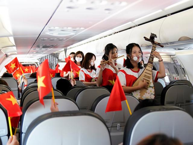 Tự hào Việt Nam cùng tàu bay mang màu cờ Tổ quốc bay khắp muôn nơi