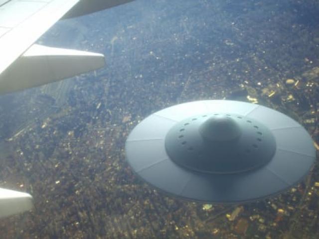 Cựu nghị sĩ Mỹ: Tập đoàn vũ khí Mỹ bí mật giấu xác UFO
