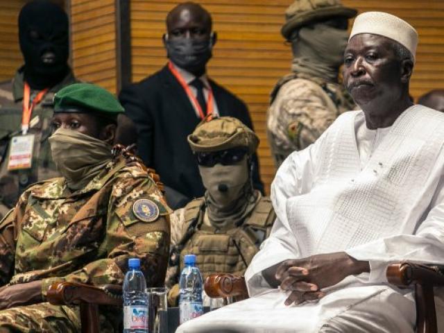 Quân đội Mali bắt giữ Tổng thống, Thủ tướng, đưa đến căn cứ quân sự
