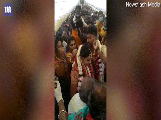 Ấn Độ: Tổ chức đám cưới "trên trời" để né phong tỏa, cặp đôi gặp rắc rối lớn
