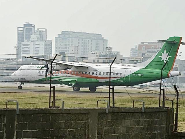 Nộp giấy báo dương tính với Covid-19, hai người Đài Loan vẫn lọt lên máy bay tới TQ đại lục
