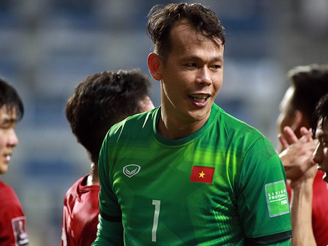 Cùng ĐT Việt Nam tạo kỳ tích World Cup, Bùi Tấn Trường vẫn nói "xin lỗi" trên Facebook