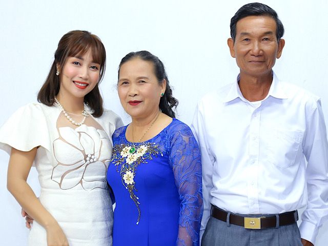 Ốc Thanh Vân khâm phục người vợ lo toan mọi việc để chồng 70 tuổi thi bằng thạc sĩ