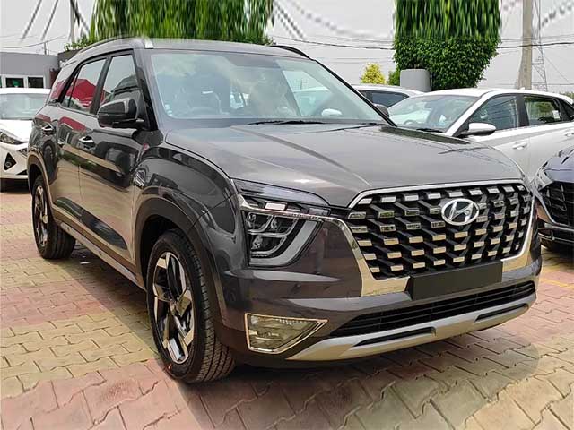 Cận cảnh Hyundai Alcazar tại đại lý, giá quy đổi từ 506 triệu đồng