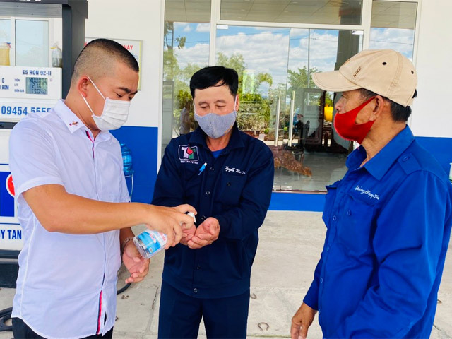 CEO Nguyễn Xuân Hiệp - chủ cửa hàng xăng dầu Thủy Tân đẩy mạnh phòng, chống dịch Covid-19