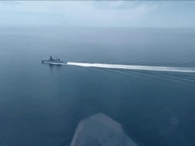 Tàu chiến Anh đã làm gì khiến Nga nổi cơn thịnh nộ, nã đạn pháo và ném bom uy hiếp?