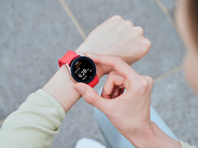 Cách đo huyết áp và điện tâm đồ bằng smartwatch Galaxy Watch4