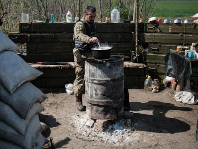 Diễn biến giao tranh khốc liệt ở phòng tuyến Donbass qua lời kể của lính Ukraine