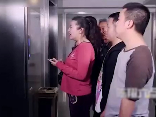 Chàng trai bị đánh oan vì gái xinh bị "sàm sỡ" khi đang đứng chờ thang máy