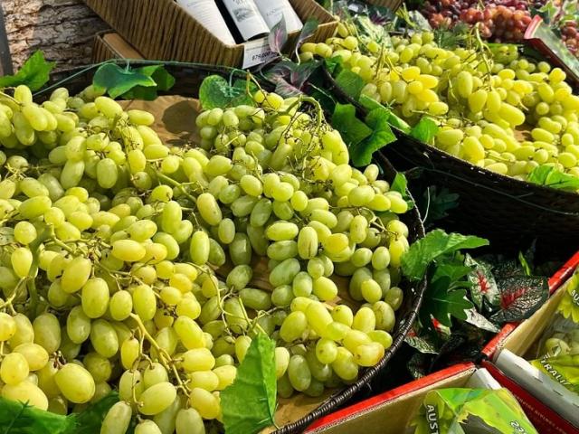 Nho xanh không hạt Úc đổ bộ thị trường Việt có giá “siêu rẻ”