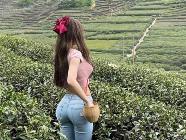 2 mỹ nữ Trung Quốc mặc quần jeans đẹp