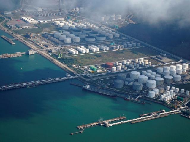 Trung Quốc tích cực mua dầu Nga, gần 40 triệu thùng dầu Iran lênh đênh trên biển