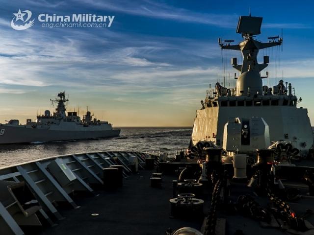 Trung Quốc hạ thủy cùng lúc hai chiến hạm, từ biệt hai tàu khu trục lỗi thời cuối cùng