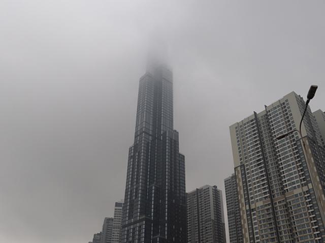 Sương mù bao trùm Sài Gòn, nhiều tòa nhà cao tầng bất ngờ “biến mất”