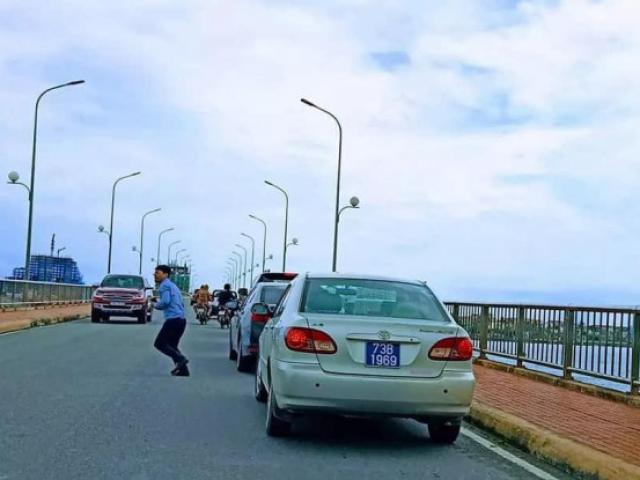 Tin tức 24h qua: Thứ trưởng Nguyễn Đình Toàn xin lỗi vì vụ đoàn xe biển xanh dừng trên cầu Nhật Lệ