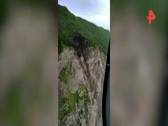 Video hiện trường máy bay Nga chở 28 người đâm vào vách núi, không ai sống sót
