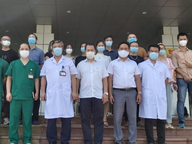 30 nhân viên y tế BV Bệnh Nhiệt đới Trung ương lên đường hỗ trợ TP.HCM chống dịch