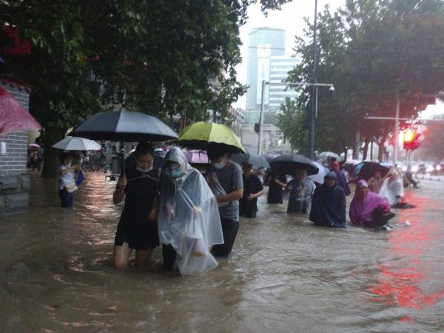 Vì sao Trung Quốc dự báo sai trận mưa lũ “ngàn năm có một”?