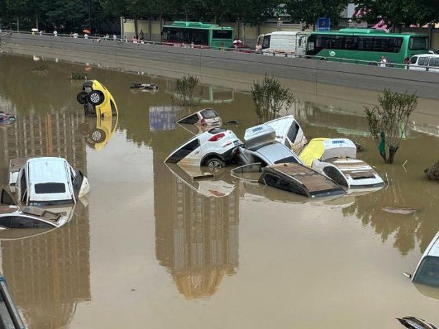 Thành phố TQ được đổ hơn 8 tỷ USD chống lũ lụt bị &quot;thất thủ&quot; sau một trận mưa, vì sao?