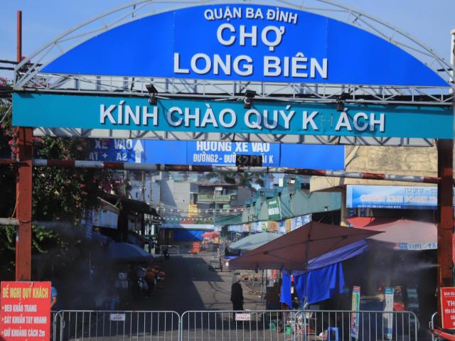 Hà Nội phong toả toàn bộ chợ Long Biên