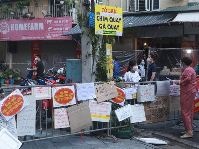 Ảnh: Cảnh mua bán mới lạ tại “khu chợ nhà giàu” Hà Nội
