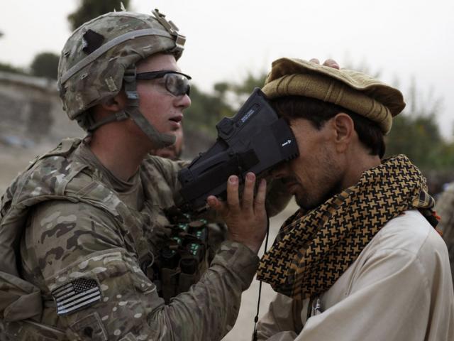Taliban nắm trong tay thiết bị xác định người Afghanistan làm việc cho Mỹ