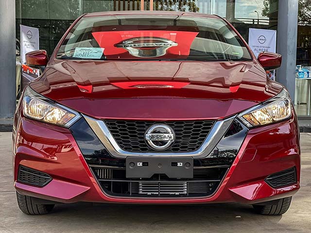 Cận cảnh Nissan Almera bản tiêu chuẩn tại đại lý, có giá 529 triệu đồng