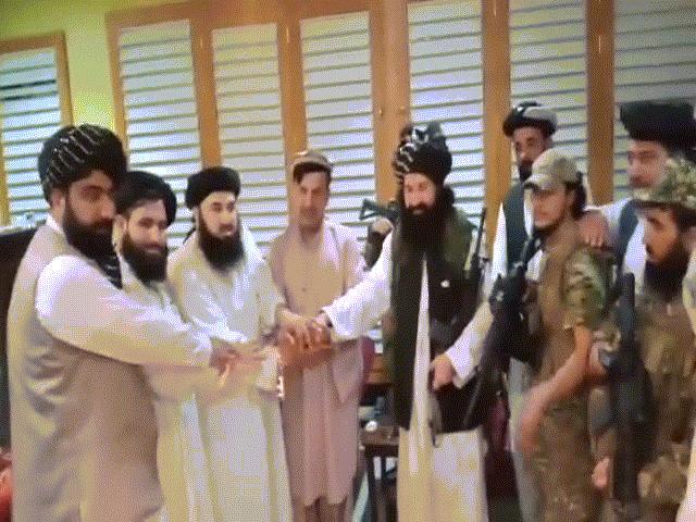 Hành động bất ngờ của em trai Tổng thống Afghanistan với Taliban