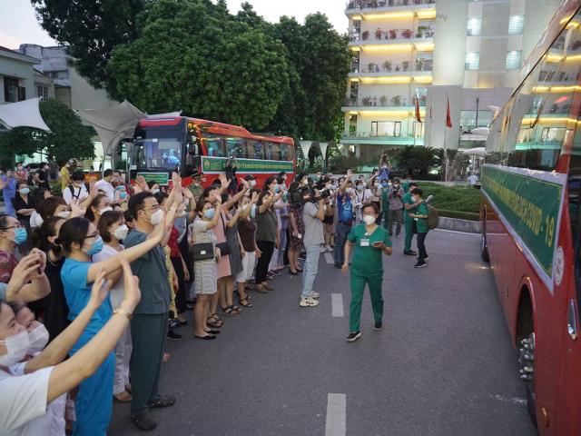 1.500 thầy trò trường Cao đẳng y tế Bạch Mai lên đường chi viện cho TP. HCM