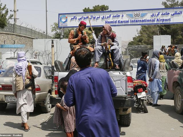 Taliban cấm cả người Mỹ đến sân bay Kabul sơ tán